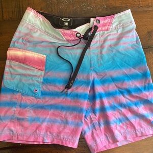 Oakley mens board shorts size 30
